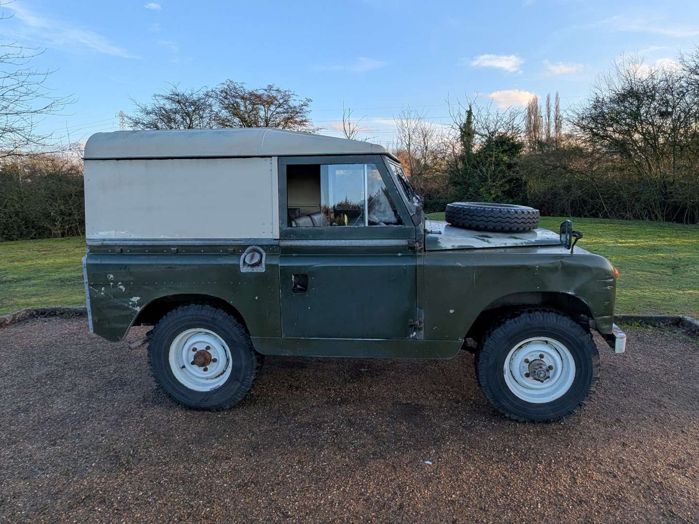 <p>1966 LAND ROVER SERIES IIA 88</p>