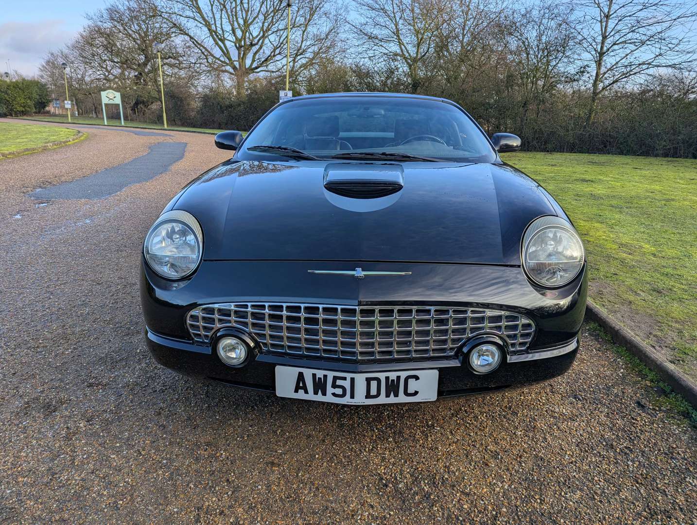 <p>2002 FORD THUNDERBIRD</p>