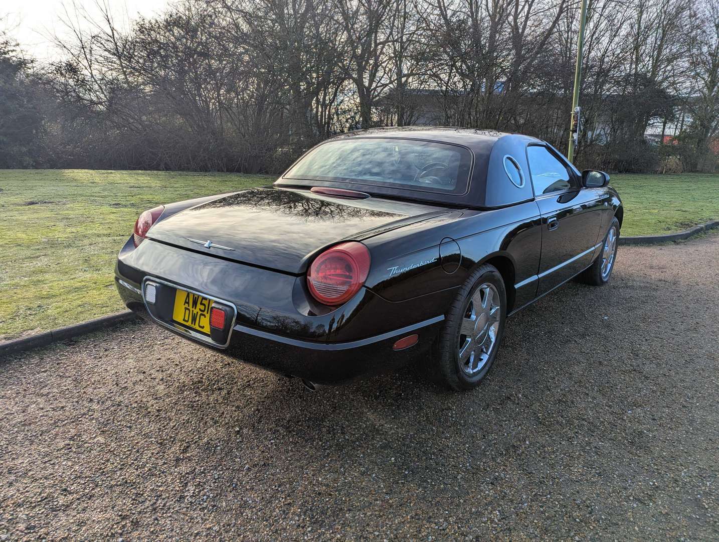 <p>2002 FORD THUNDERBIRD</p>