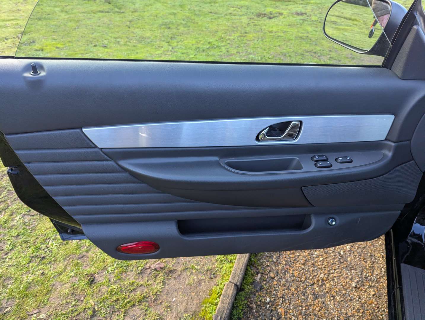 <p>2002 FORD THUNDERBIRD</p>