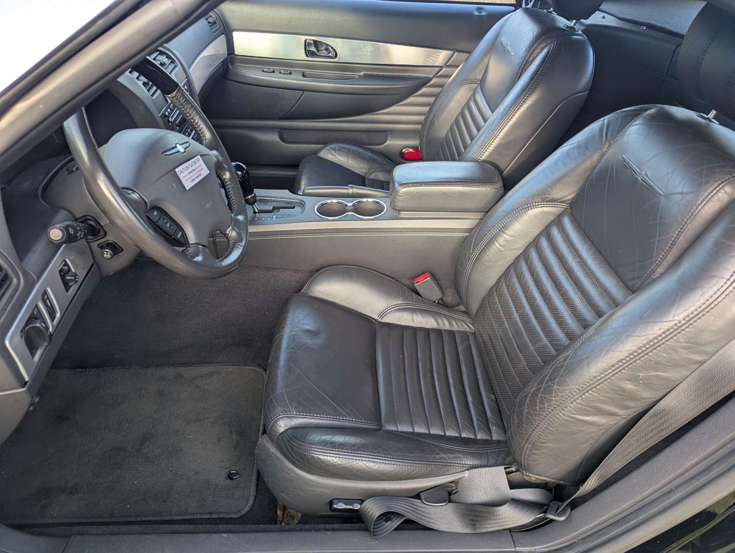 <p>2002 FORD THUNDERBIRD</p>