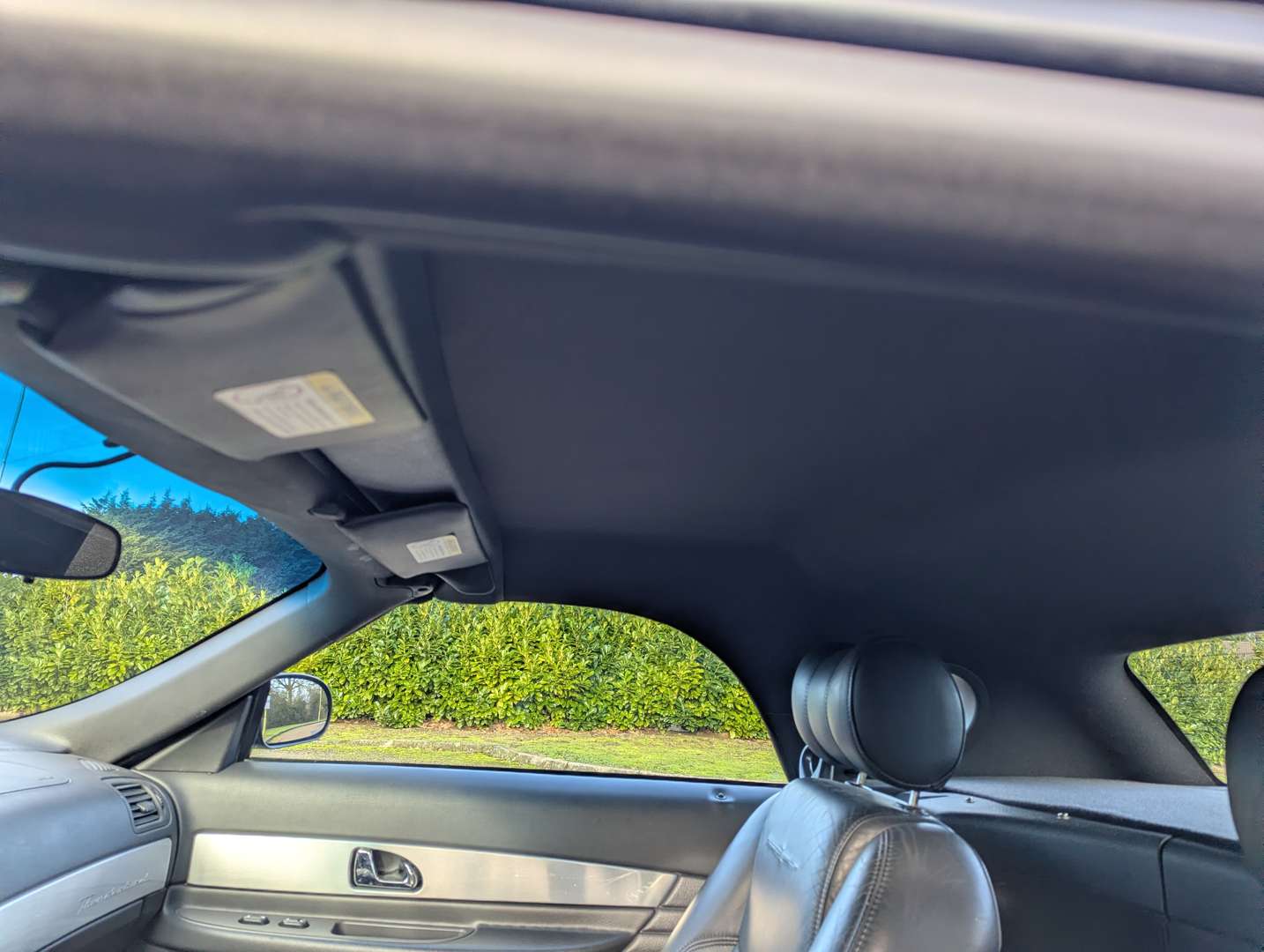 <p>2002 FORD THUNDERBIRD</p>