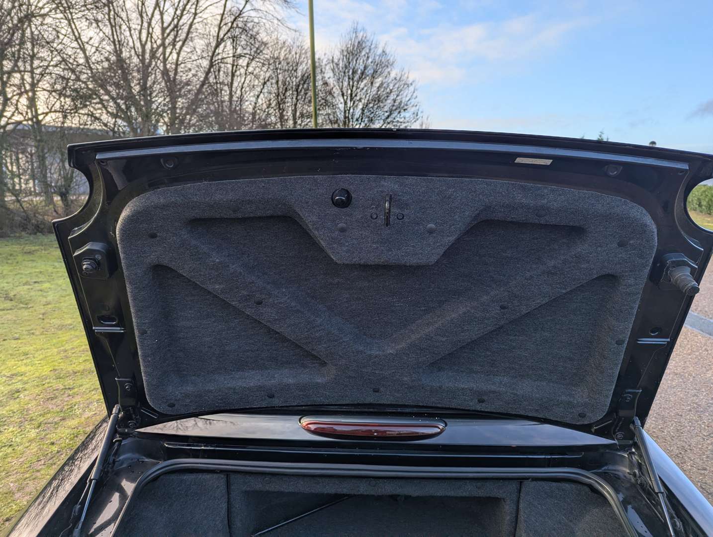 <p>2002 FORD THUNDERBIRD</p>