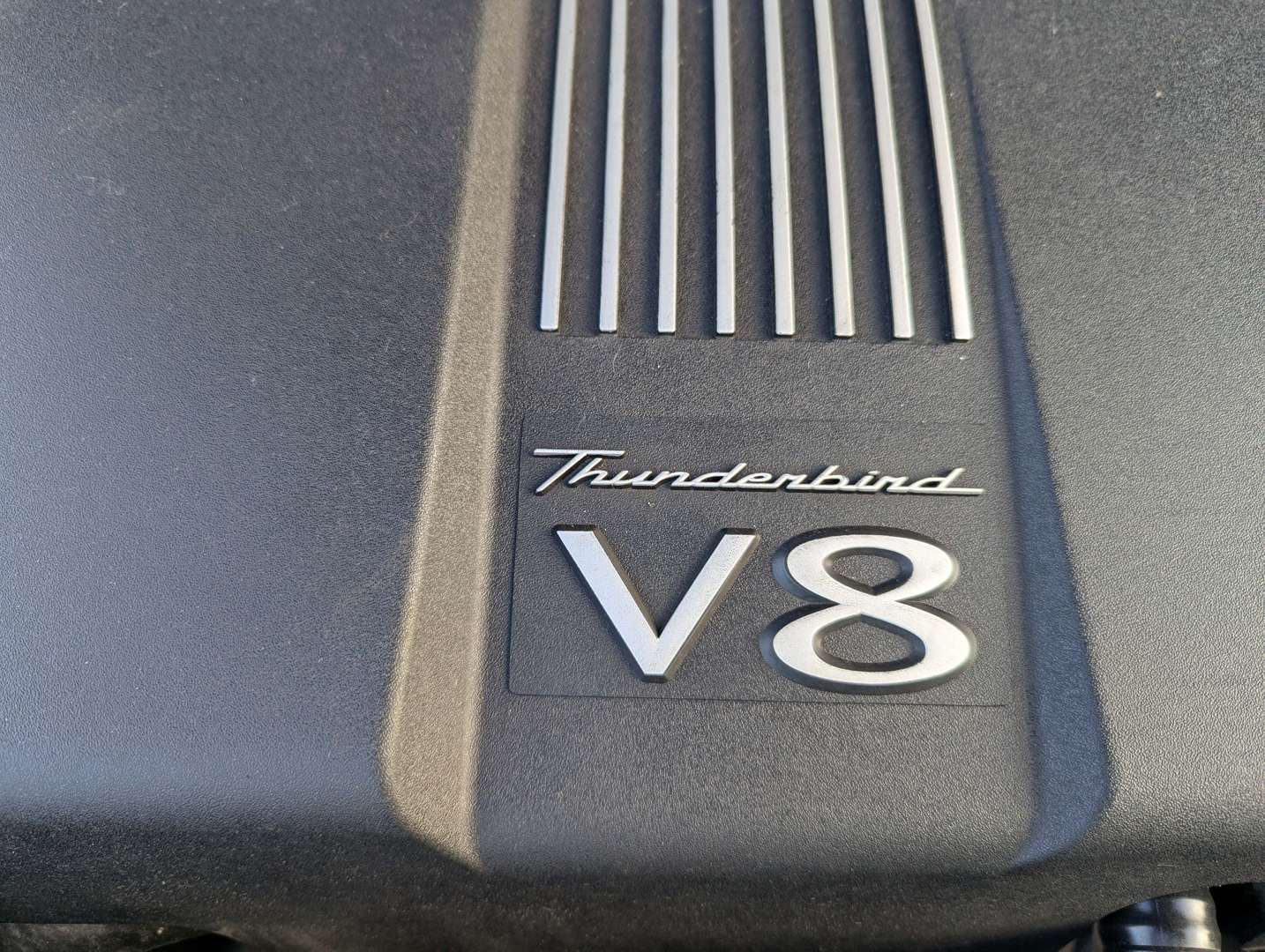 <p>2002 FORD THUNDERBIRD</p>