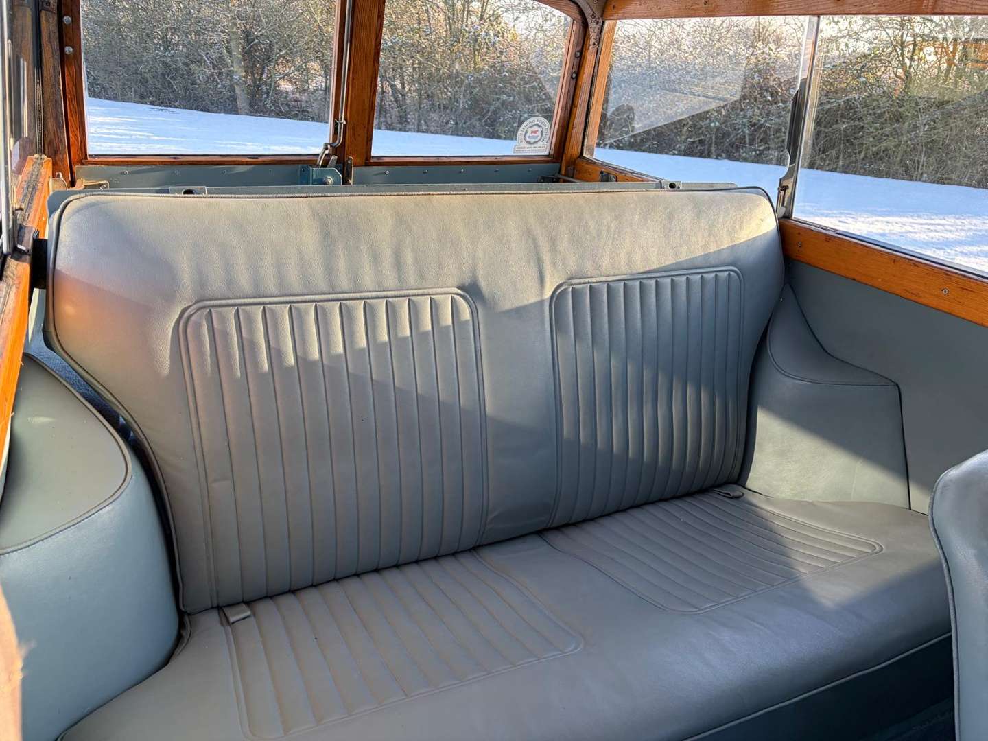 <p>1967 MORRIS MINOR 1000 TRAVELLER</p>