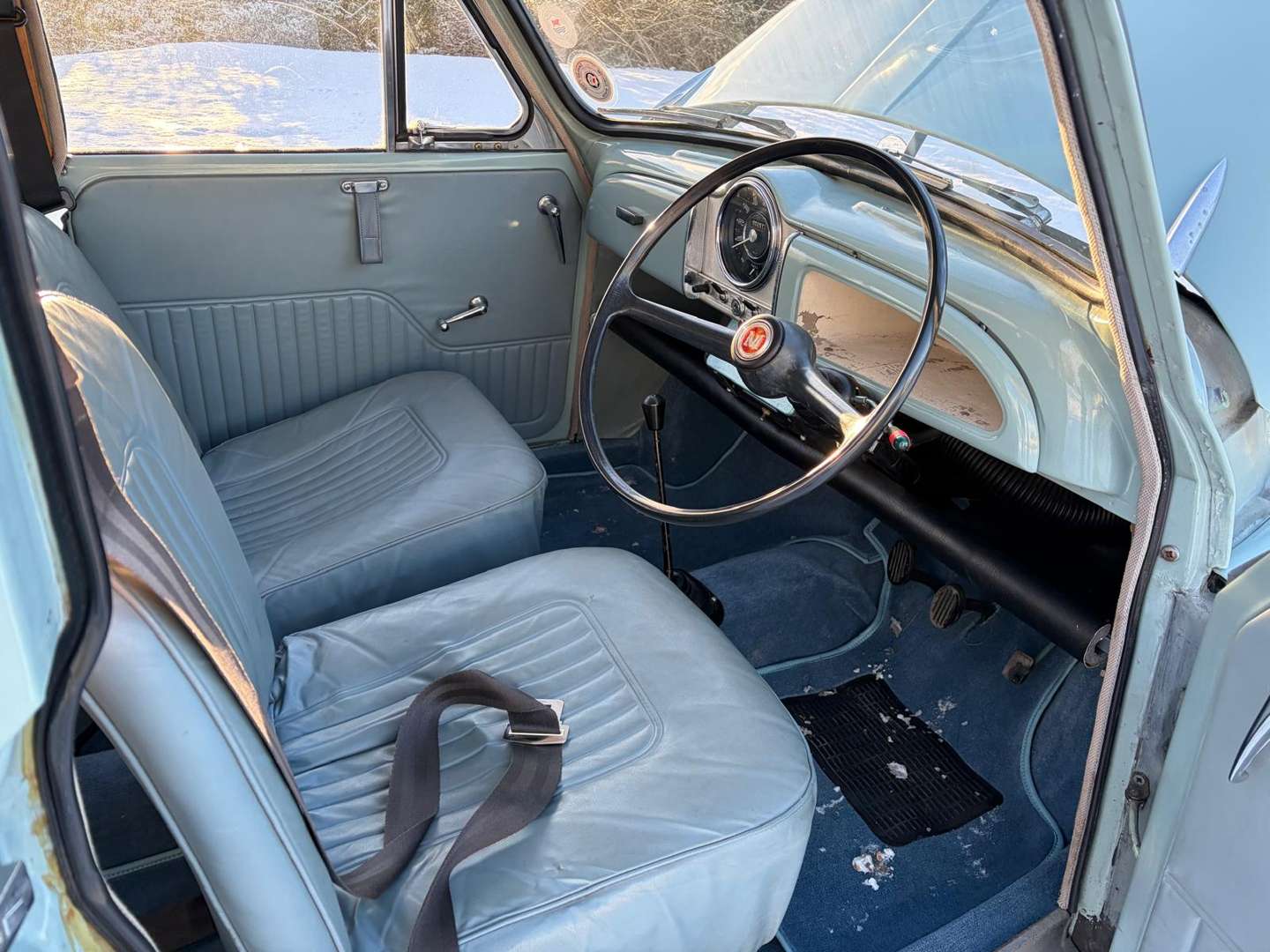 <p>1967 MORRIS MINOR 1000 TRAVELLER</p>