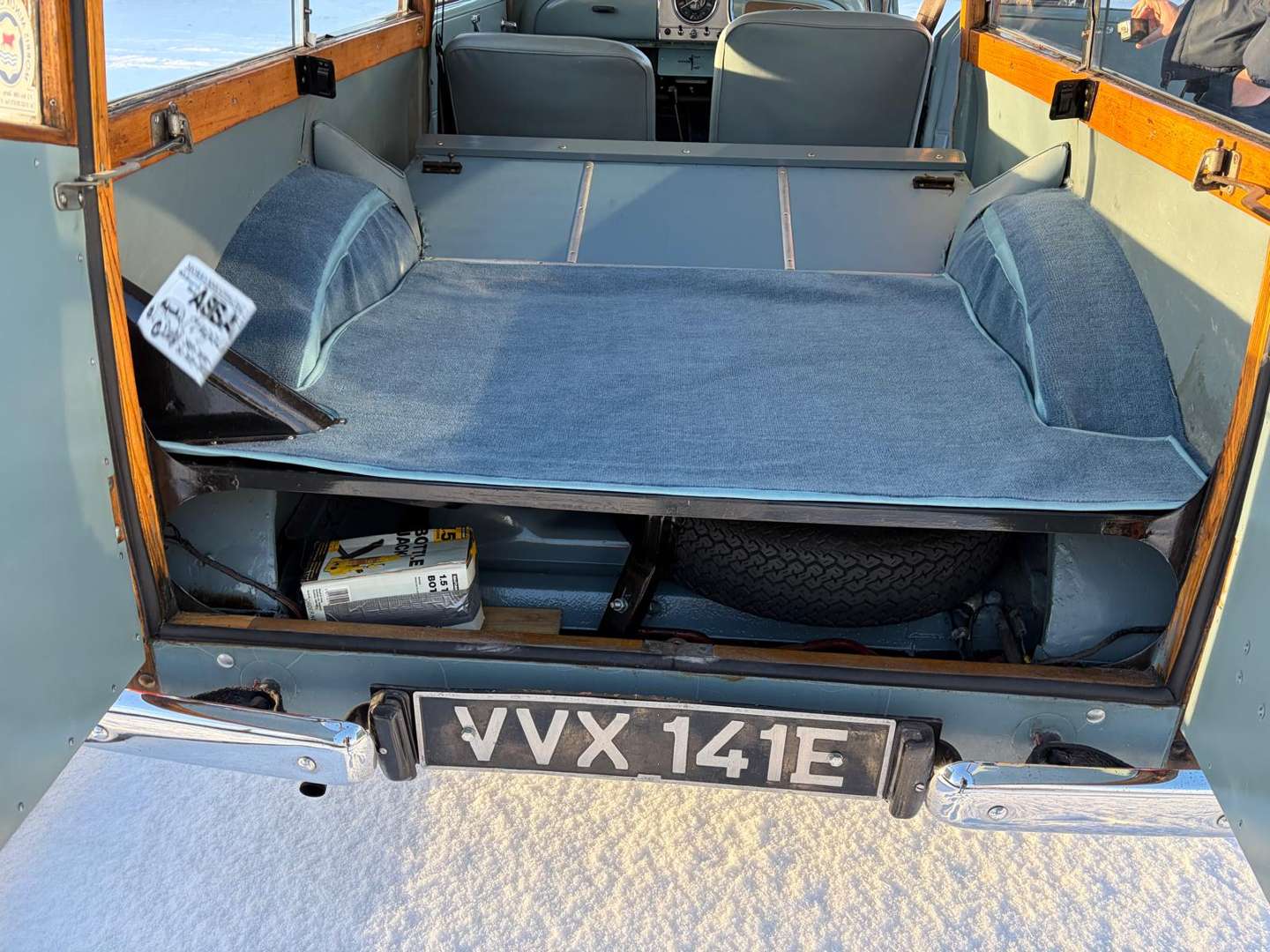 <p>1967 MORRIS MINOR 1000 TRAVELLER</p>