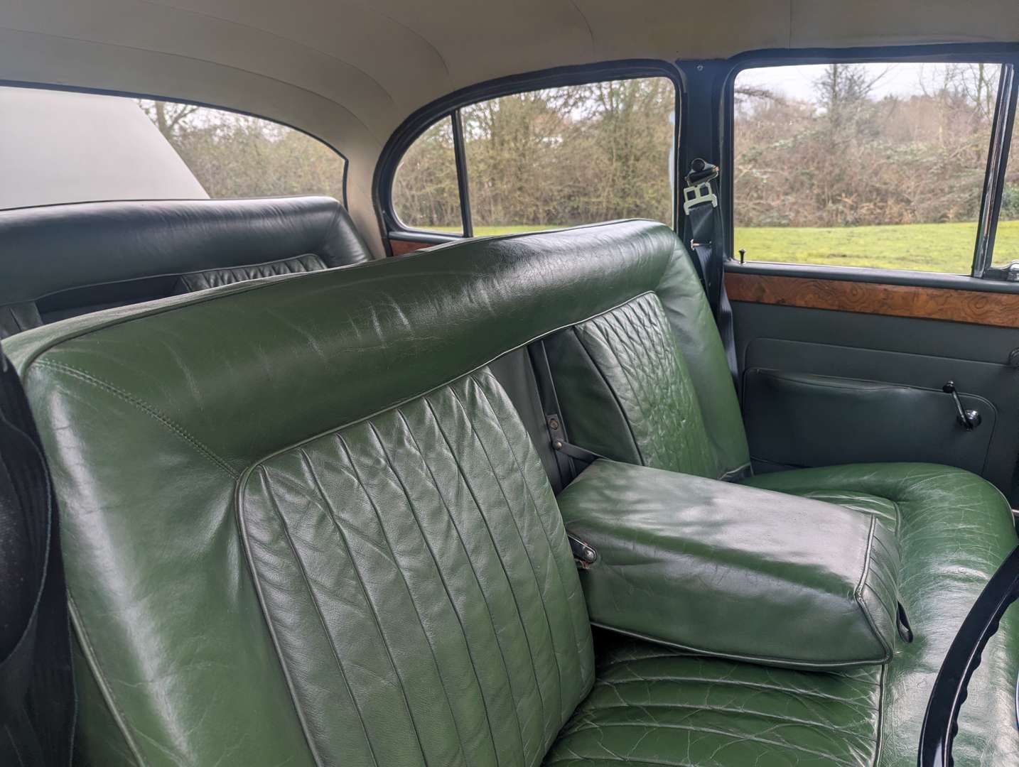 <p>1961 HUMBER SUPER SNIPE SERIES III</p>