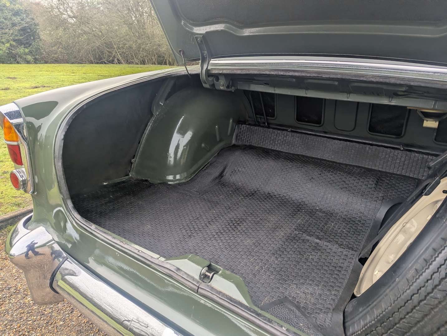 <p>1961 HUMBER SUPER SNIPE SERIES III</p>