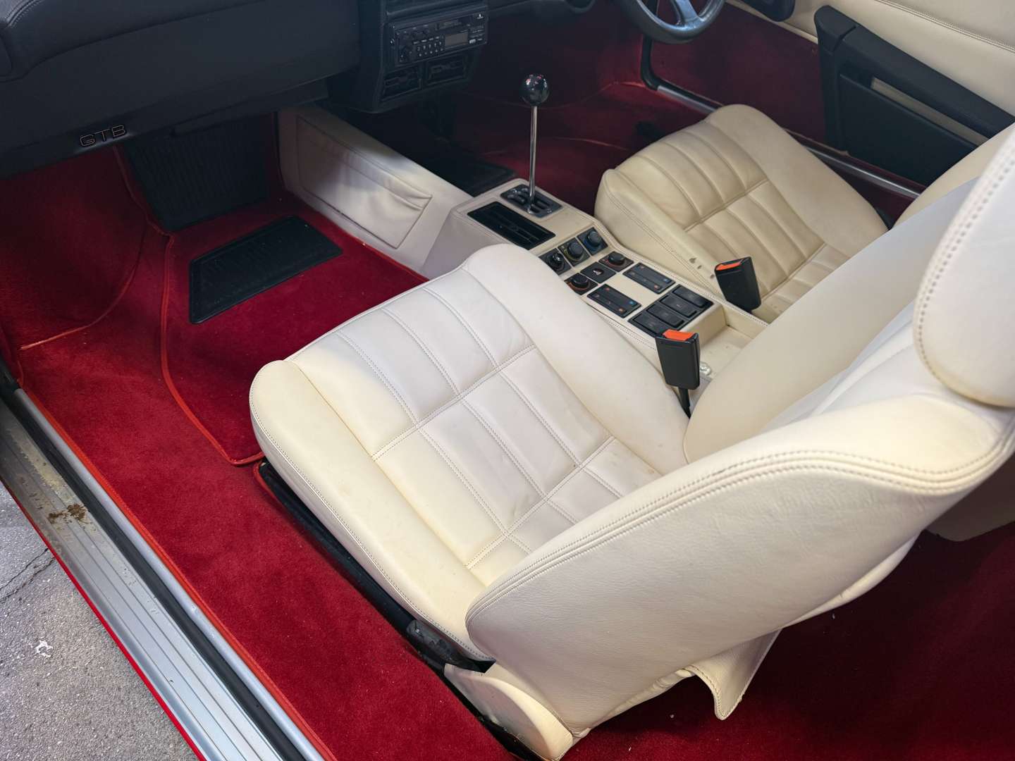 <p>1989 FERRARI 328 GTB - 891 MILES</p>