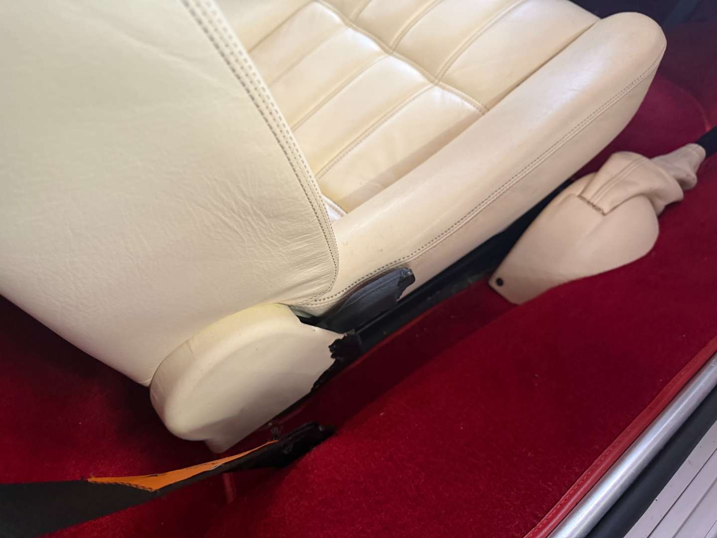 <p>1989 FERRARI 328 GTB - 891 MILES</p>