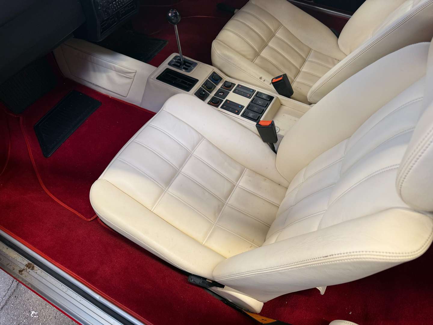 <p>1989 FERRARI 328 GTB - 891 MILES</p>