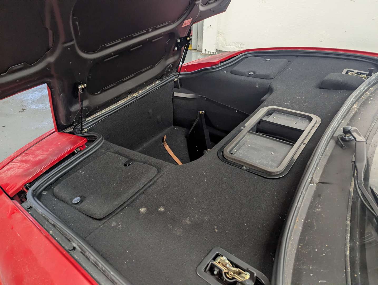 <p>1998 FERRARI F355 F1 BERLINETTA - ONE OWNER 2,800 MILES</p>