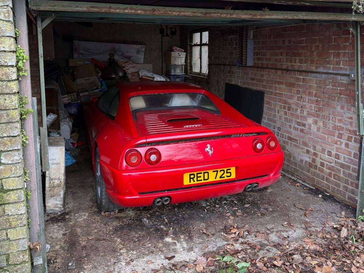 <p>1998 FERRARI F355 F1 BERLINETTA - ONE OWNER 2,800 MILES</p>