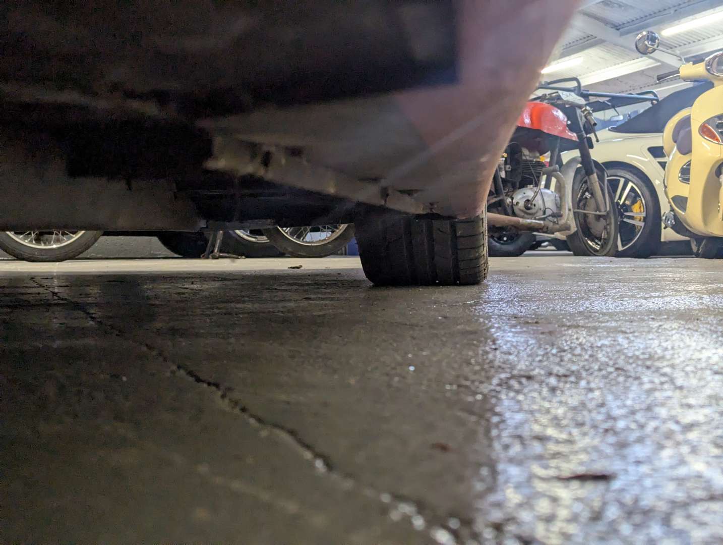 <p>1998 FERRARI F355 F1 BERLINETTA - ONE OWNER 2,800 MILES</p>