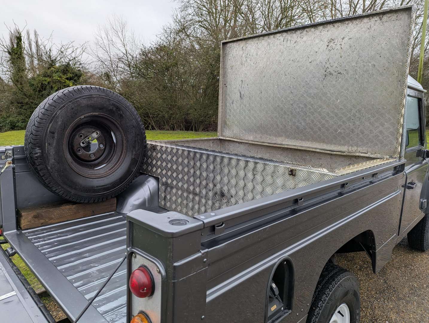 <p>2016 LAND ROVER DEFENDER 110 HIGH CAPACITY TD</p>