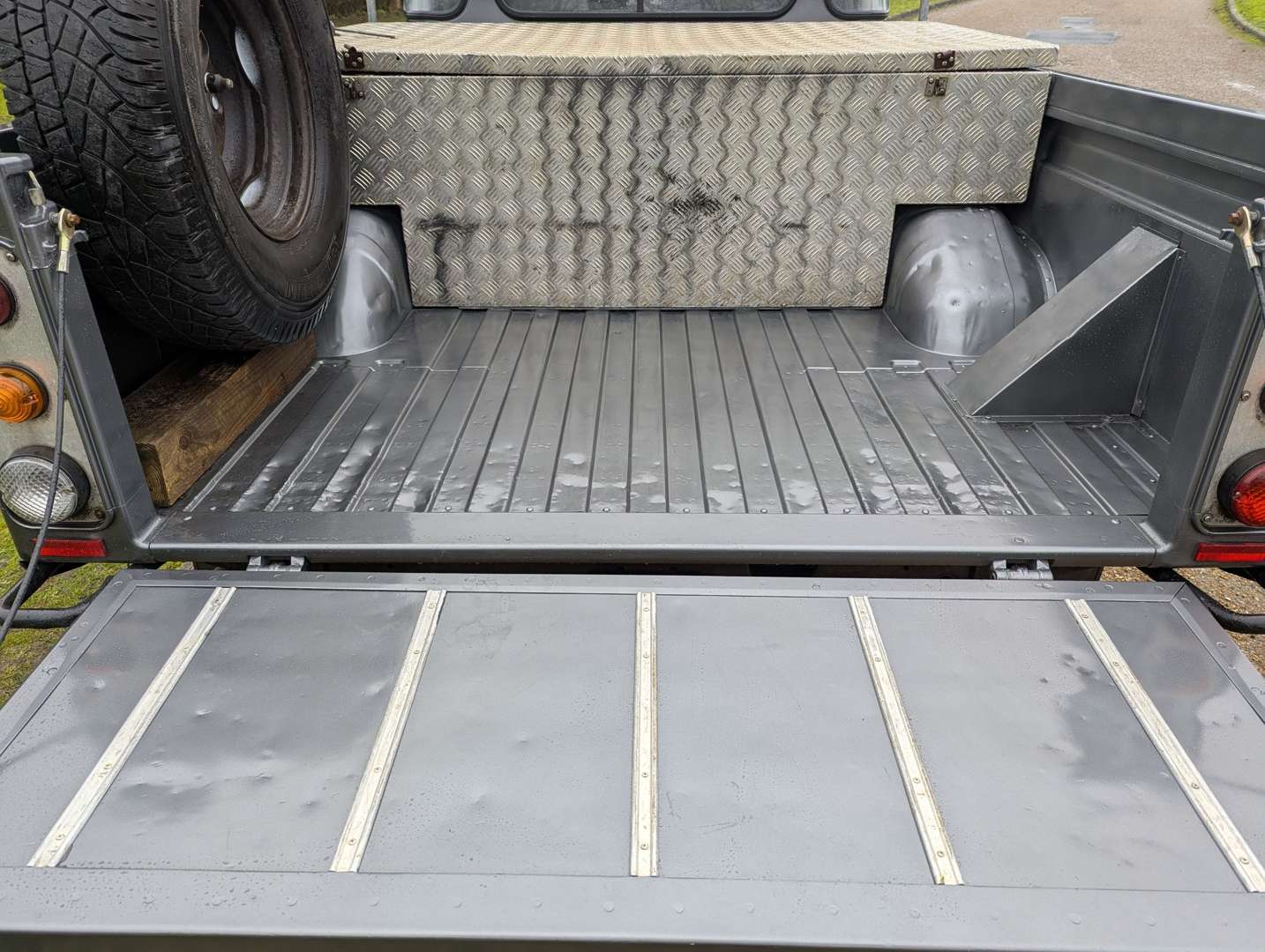 <p>2016 LAND ROVER DEFENDER 110 HIGH CAPACITY TD</p>