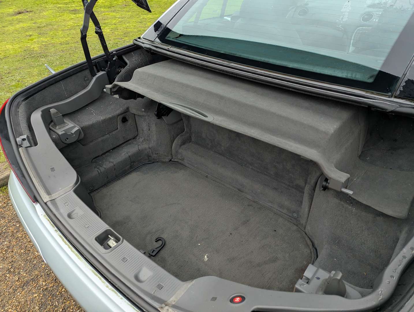 <p>2004 MERCEDES SL 350 R230 AUTO</p>