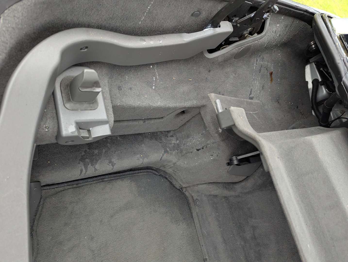 <p>2004 MERCEDES SL 350 R230 AUTO</p>