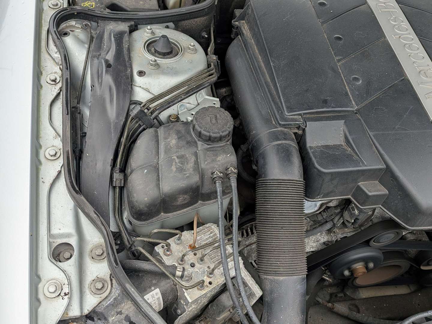 <p>2004 MERCEDES SL 350 R230 AUTO</p>