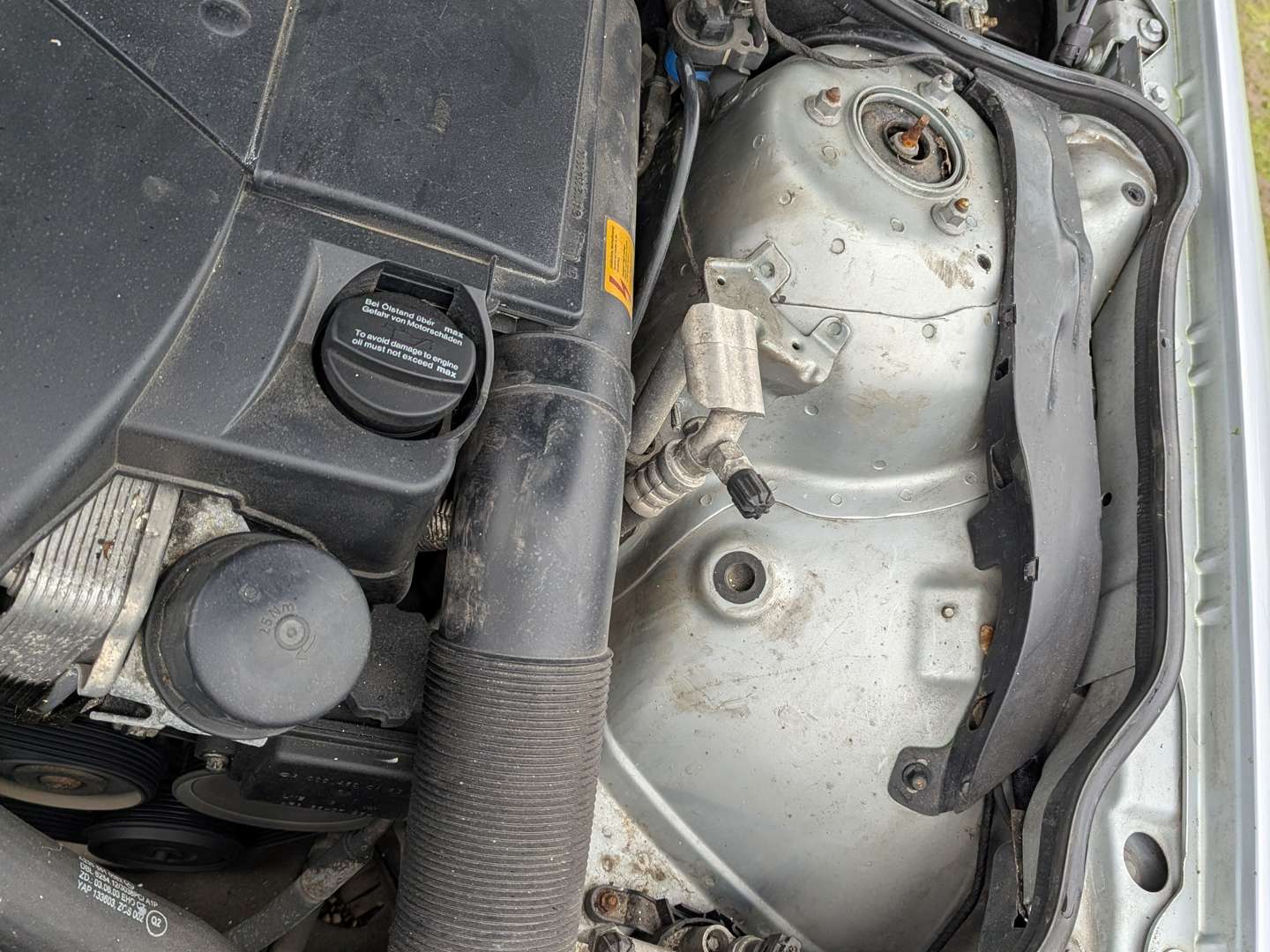 <p>2004 MERCEDES SL 350 R230 AUTO</p>