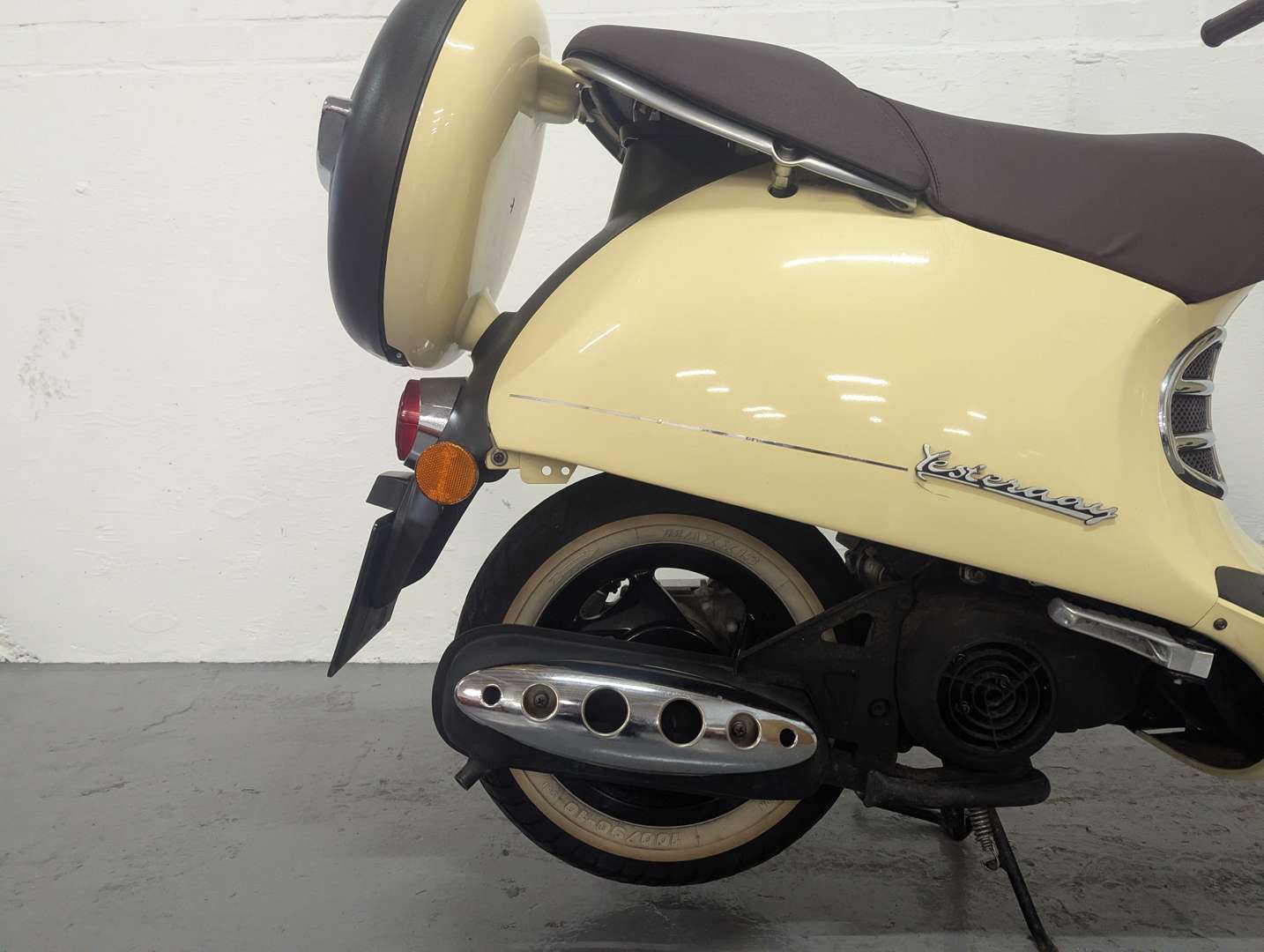 <p>2001 MALAGUTI YESTERDAY</p>