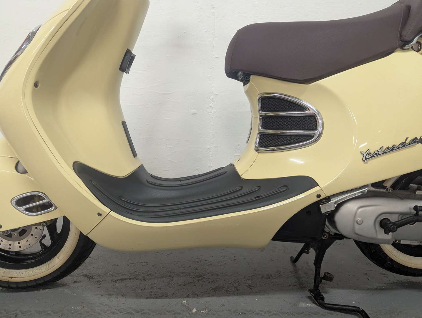 <p>2001 MALAGUTI YESTERDAY</p>