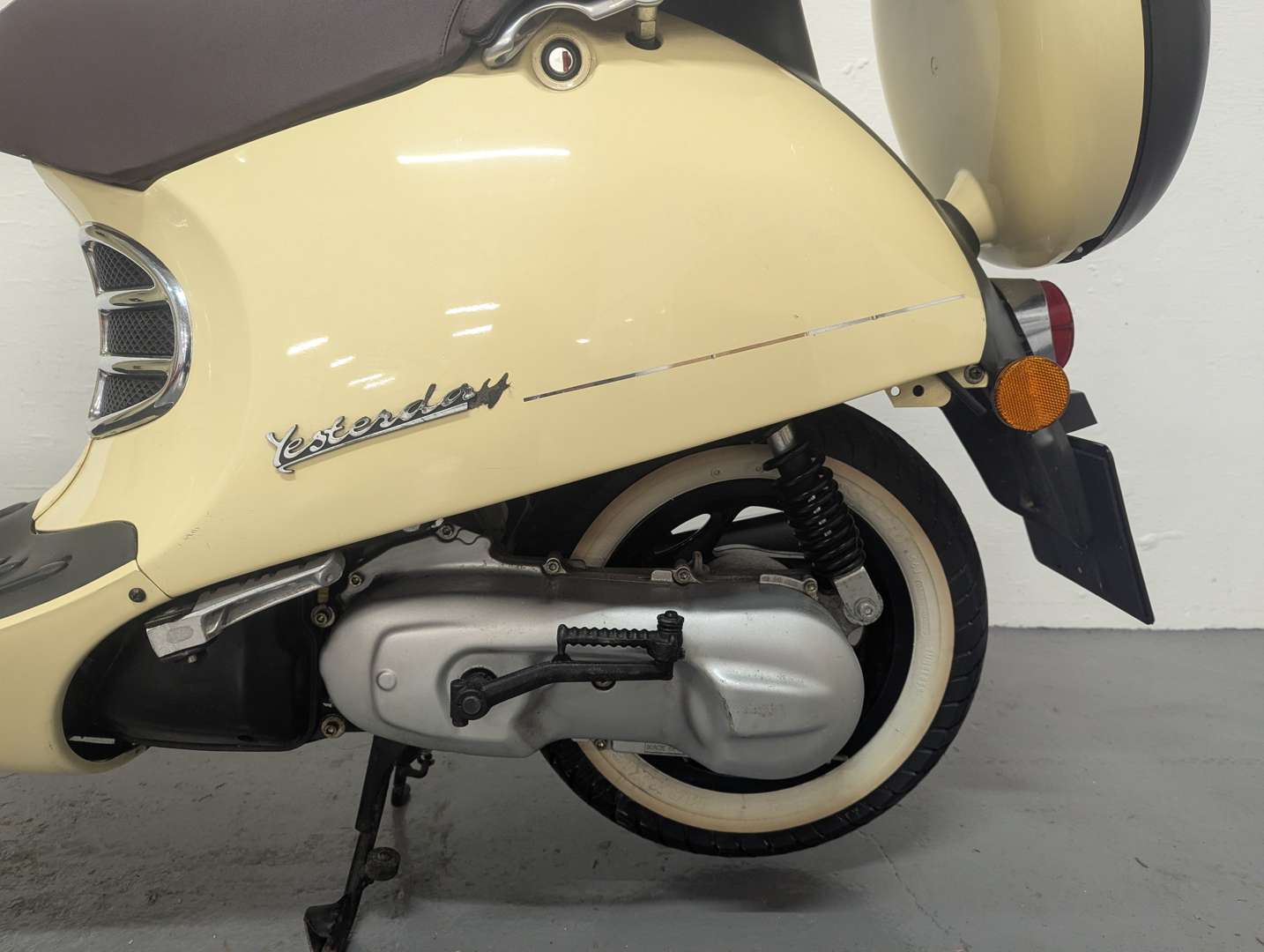 <p>2001 MALAGUTI YESTERDAY</p>