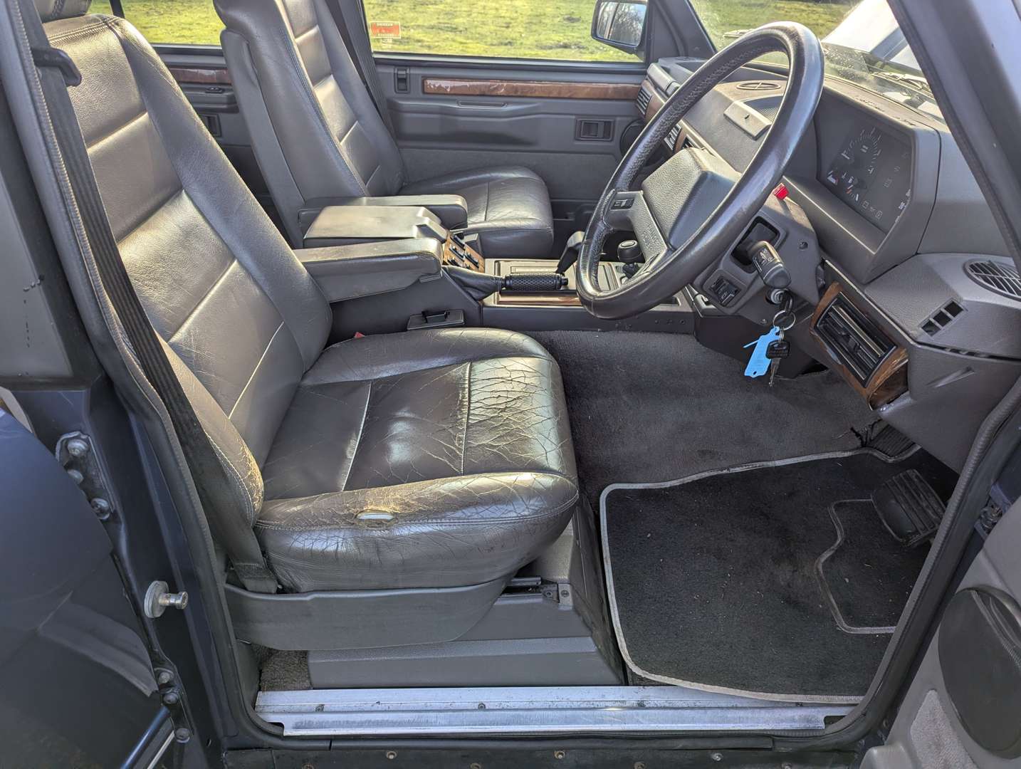 <p>1993 RANGE ROVER CLASSIC&nbsp;VOGUE SE AUTO</p>