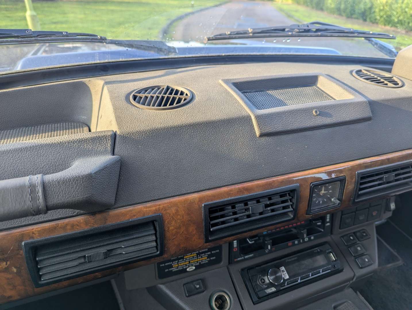 <p>1993 RANGE ROVER CLASSIC&nbsp;VOGUE SE AUTO</p>