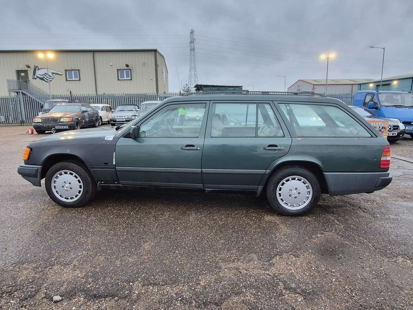 <p>1989 MERCEDES 300 TE 4MATIC S124</p>