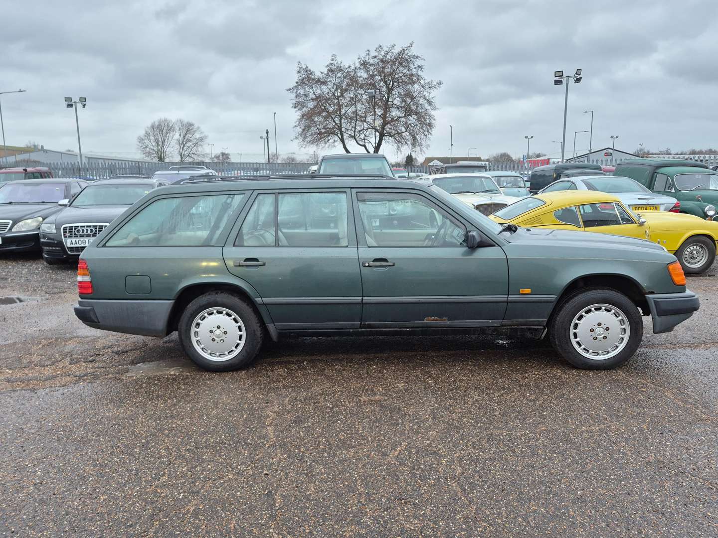<p>1989 MERCEDES 300 TE 4MATIC S124</p>