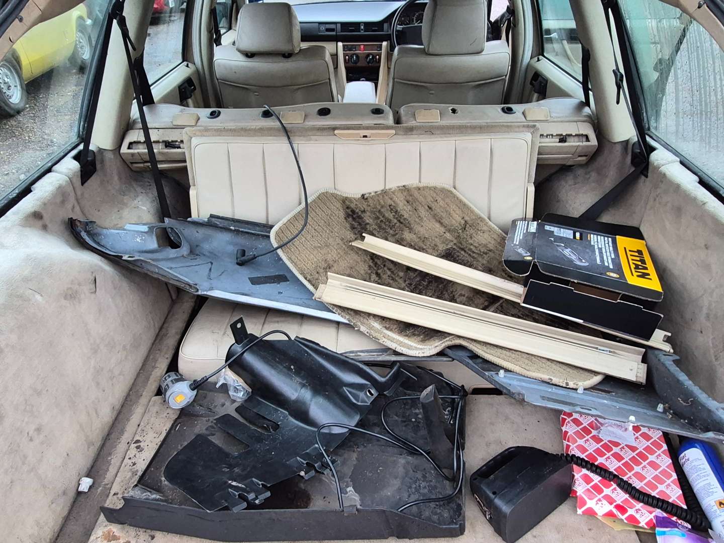 <p>1989 MERCEDES 300 TE 4MATIC S124</p>