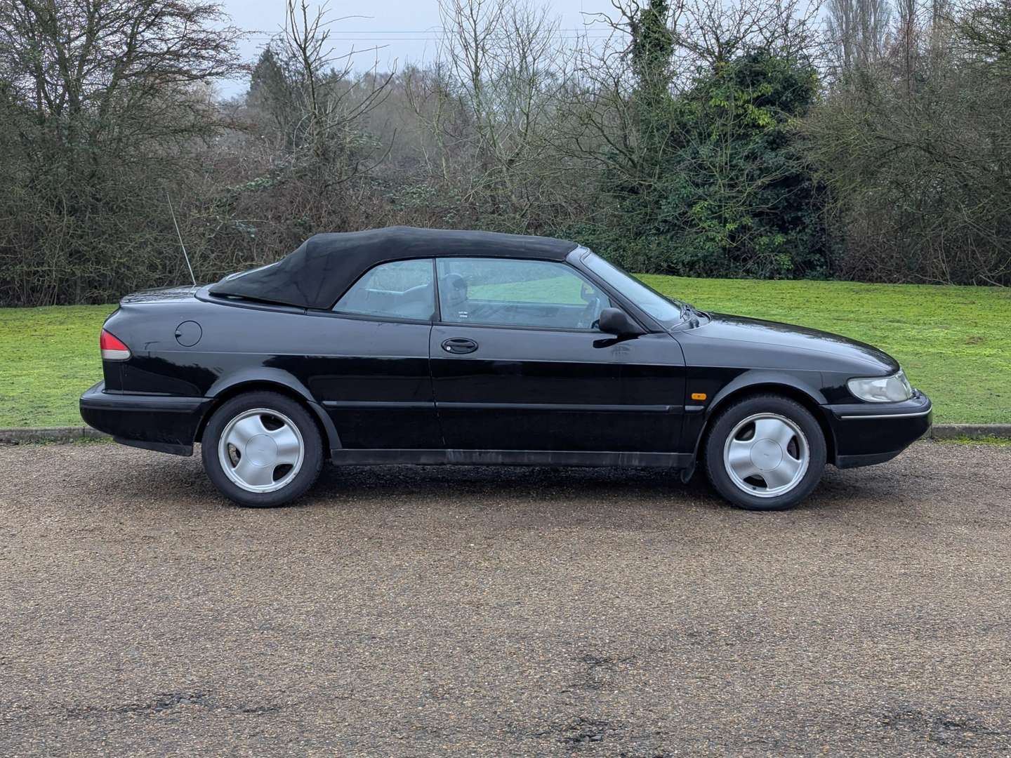 <p>1996 SAAB 900 SE TURBO</p>