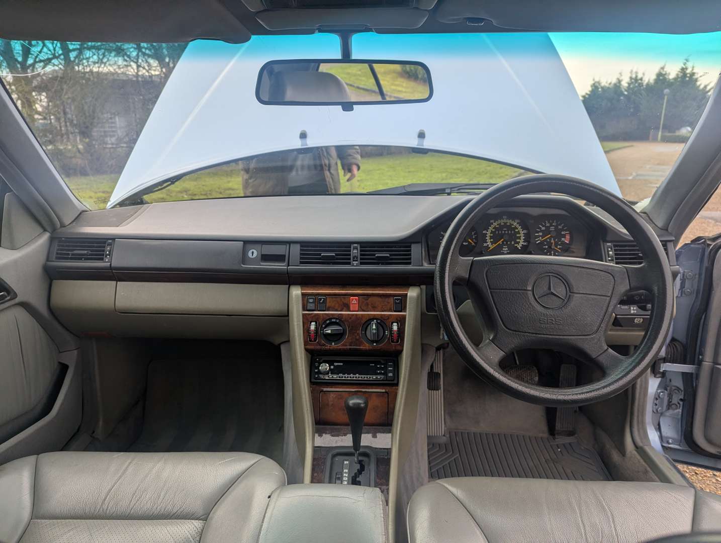 <p>1993 MERCEDES 220 CE C124 AUTO</p>