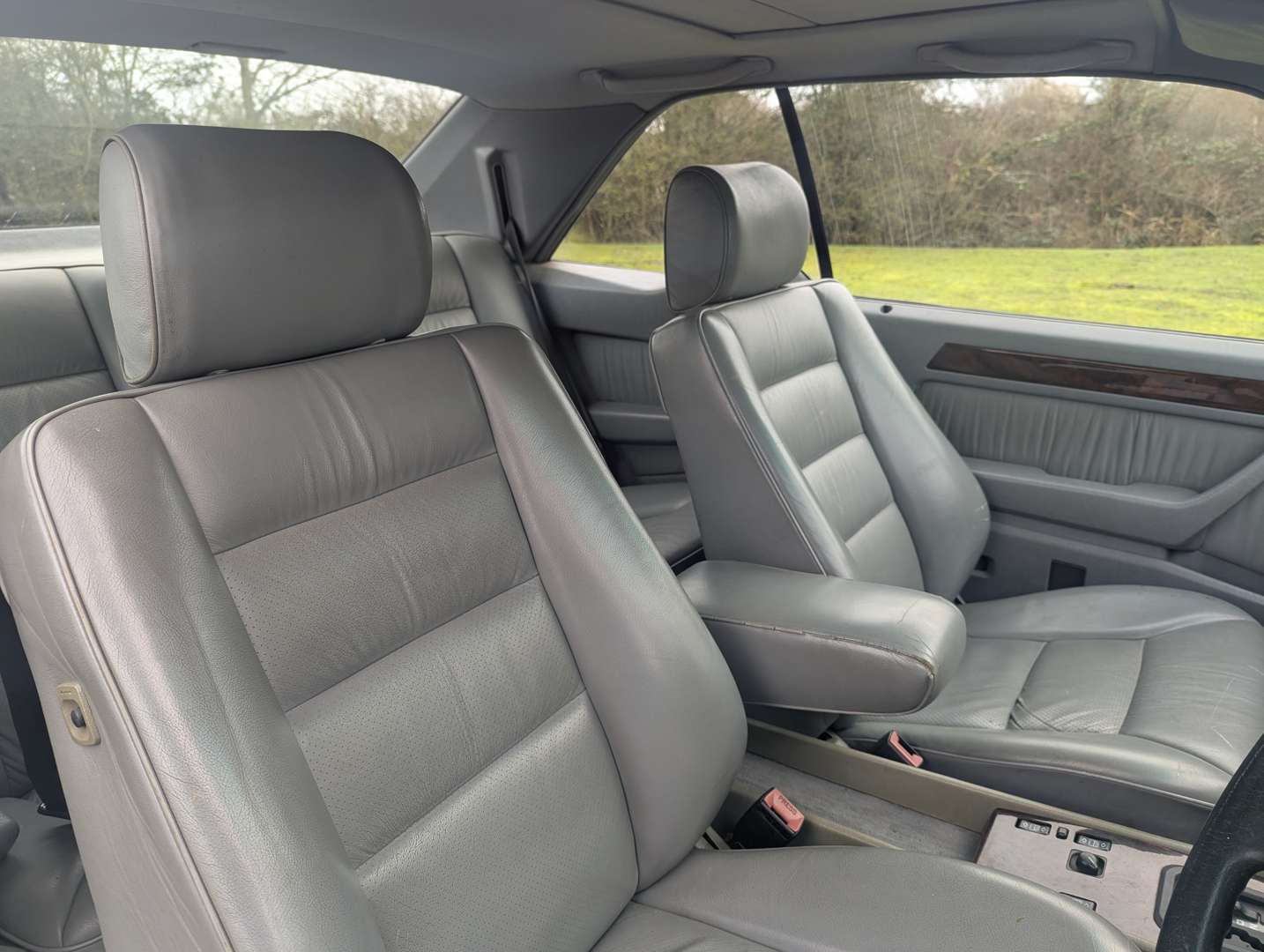 <p>1993 MERCEDES 220 CE C124 AUTO</p>