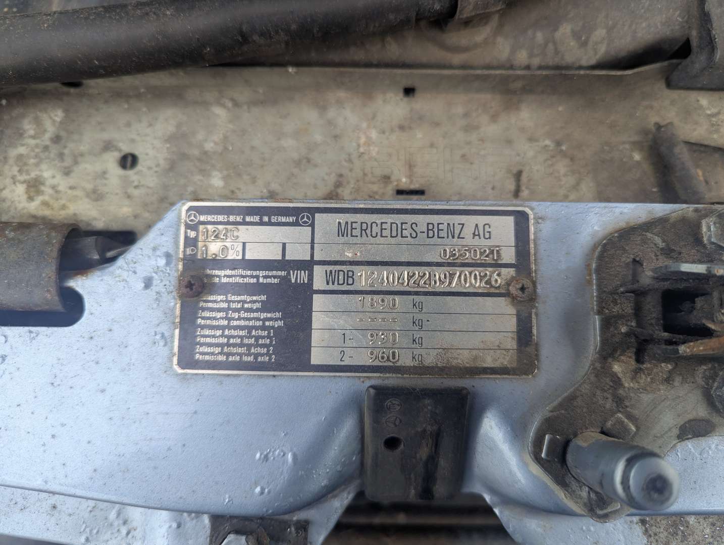 <p>1993 MERCEDES 220 CE C124 AUTO</p>