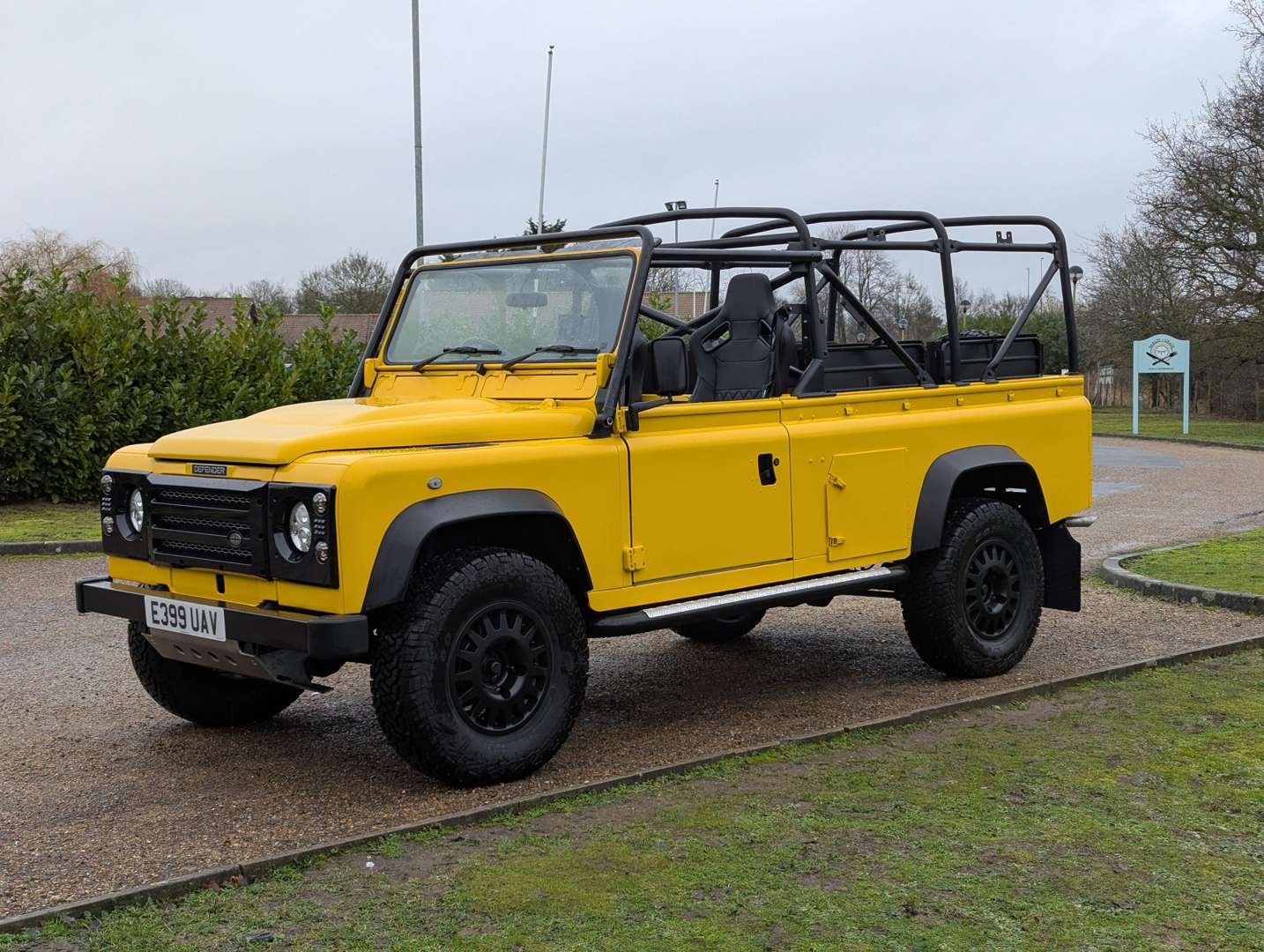 <p>1988 LAND ROVER DEFENDER 110</p>