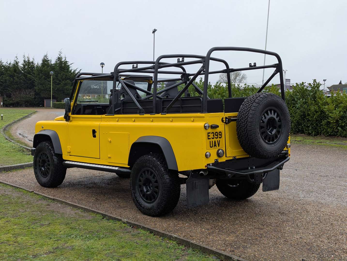 <p>1988 LAND ROVER DEFENDER 110</p>