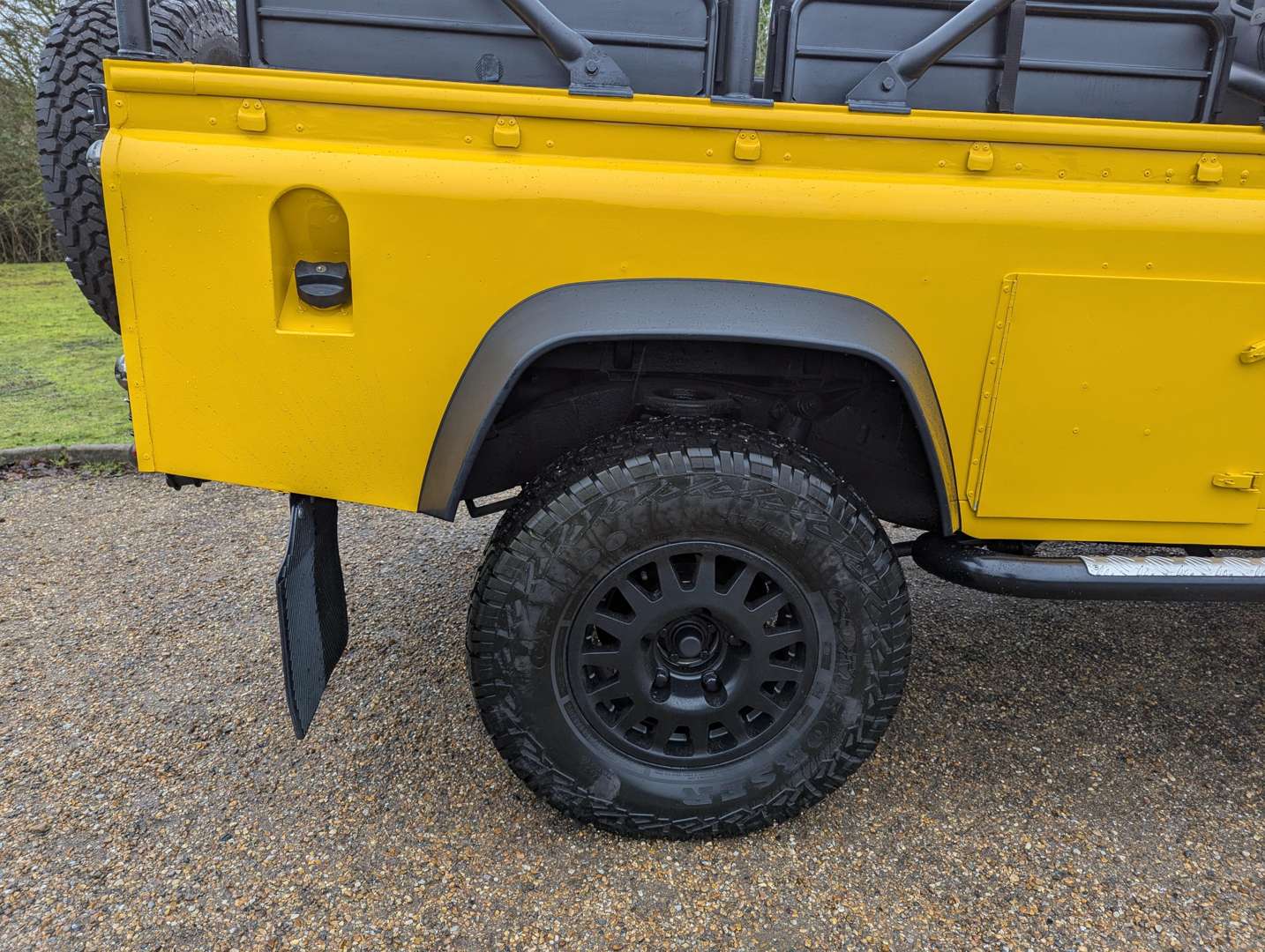 <p>1988 LAND ROVER DEFENDER 110</p>