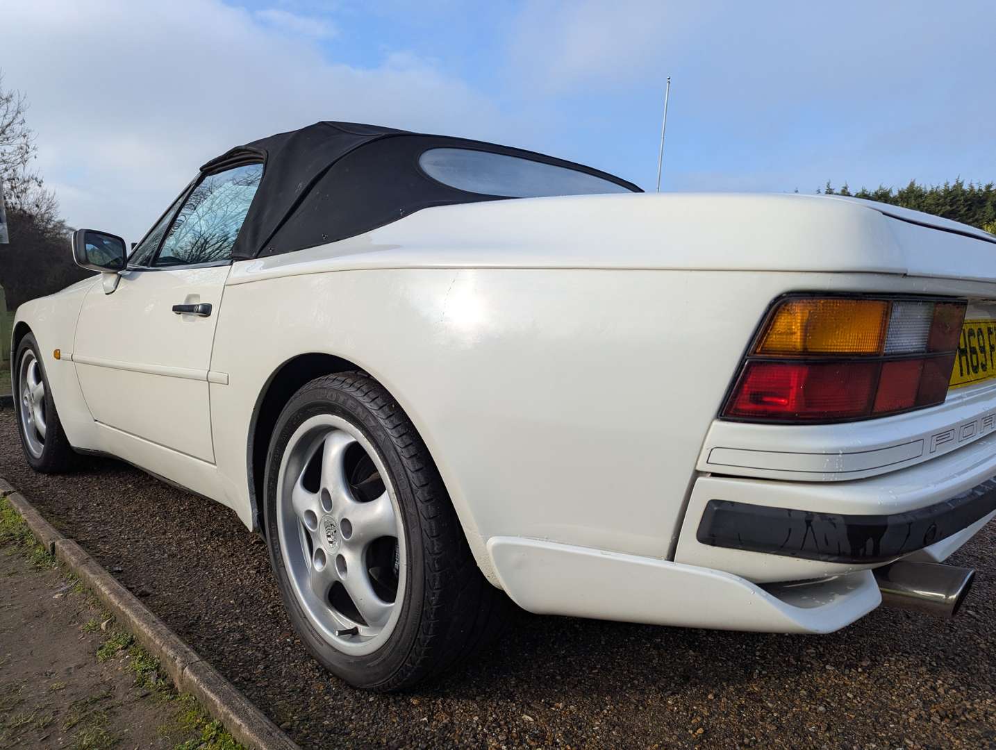 <p>1990 PORSCHE 944 S2 CABRIO</p>
