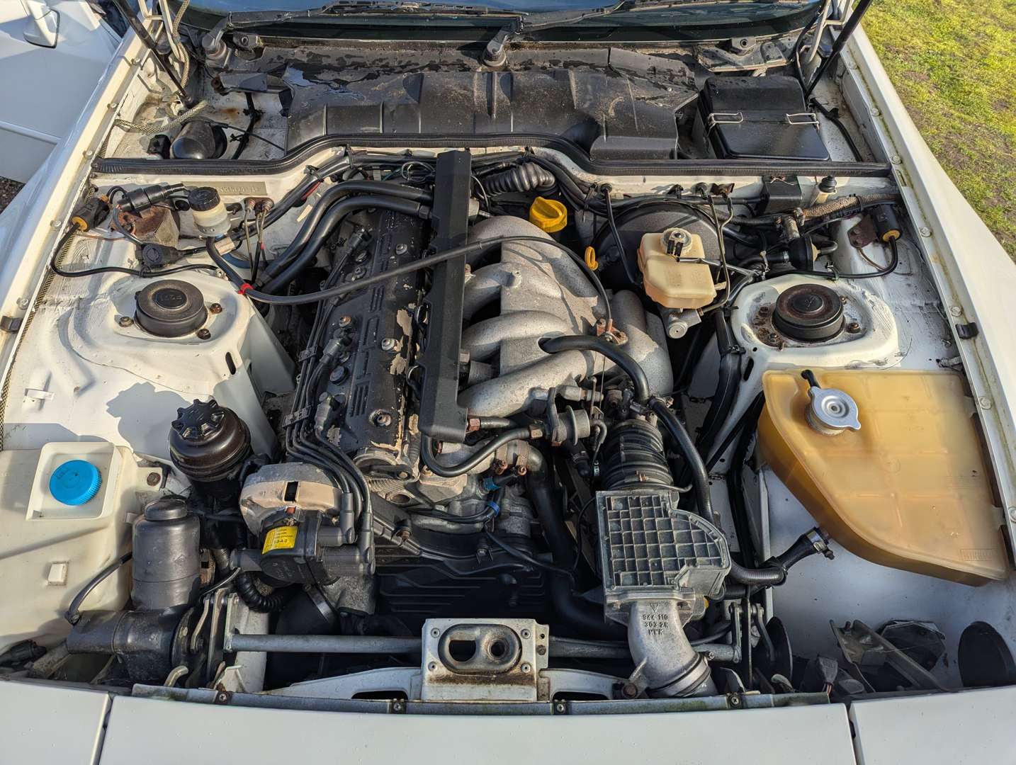 <p>1990 PORSCHE 944 S2 CABRIO</p>