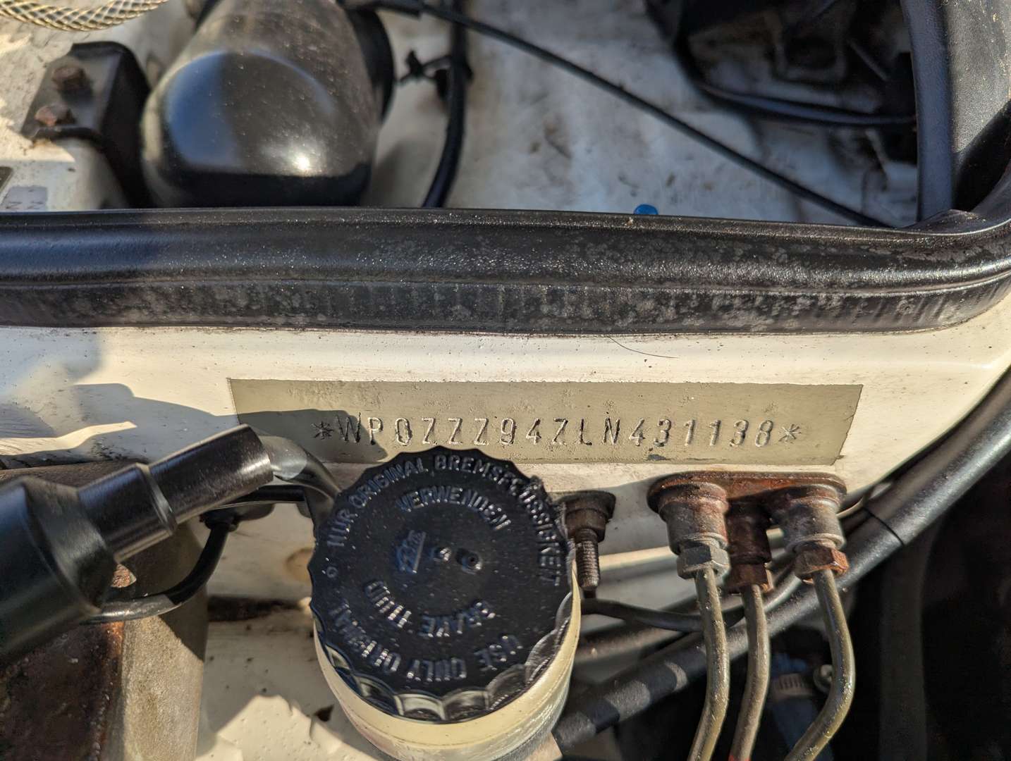 <p>1990 PORSCHE 944 S2 CABRIO</p>