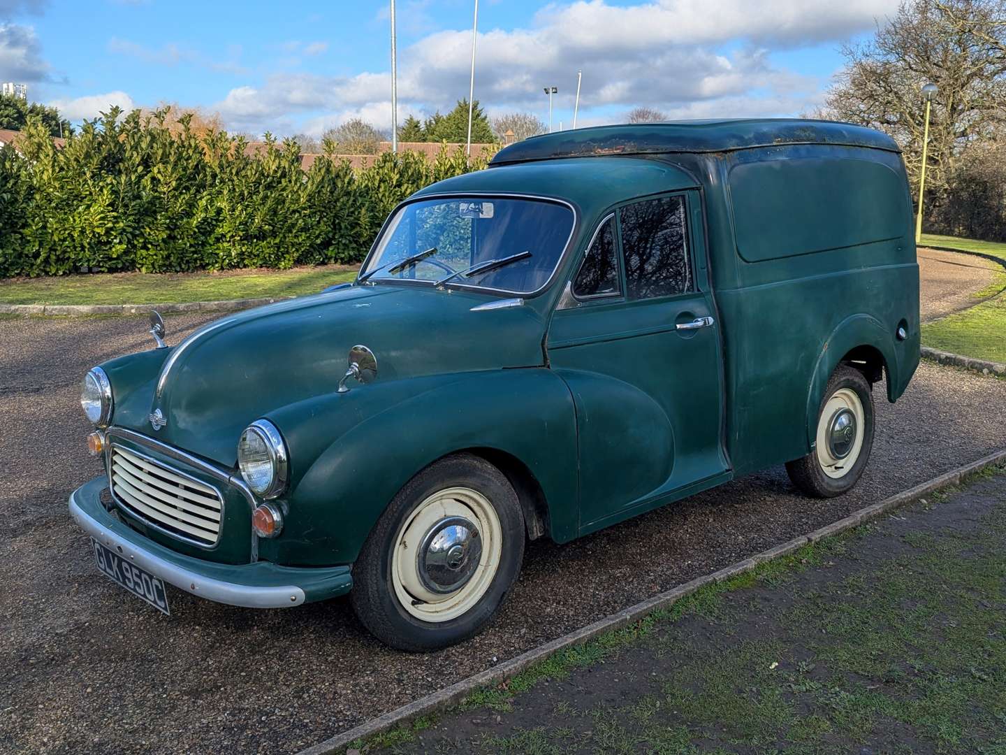 <p>1965 MORRIS MINOR VAN</p>
