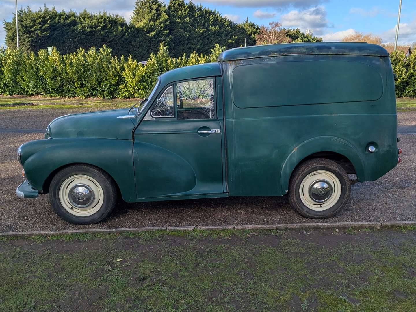 <p>1965 MORRIS MINOR VAN</p>