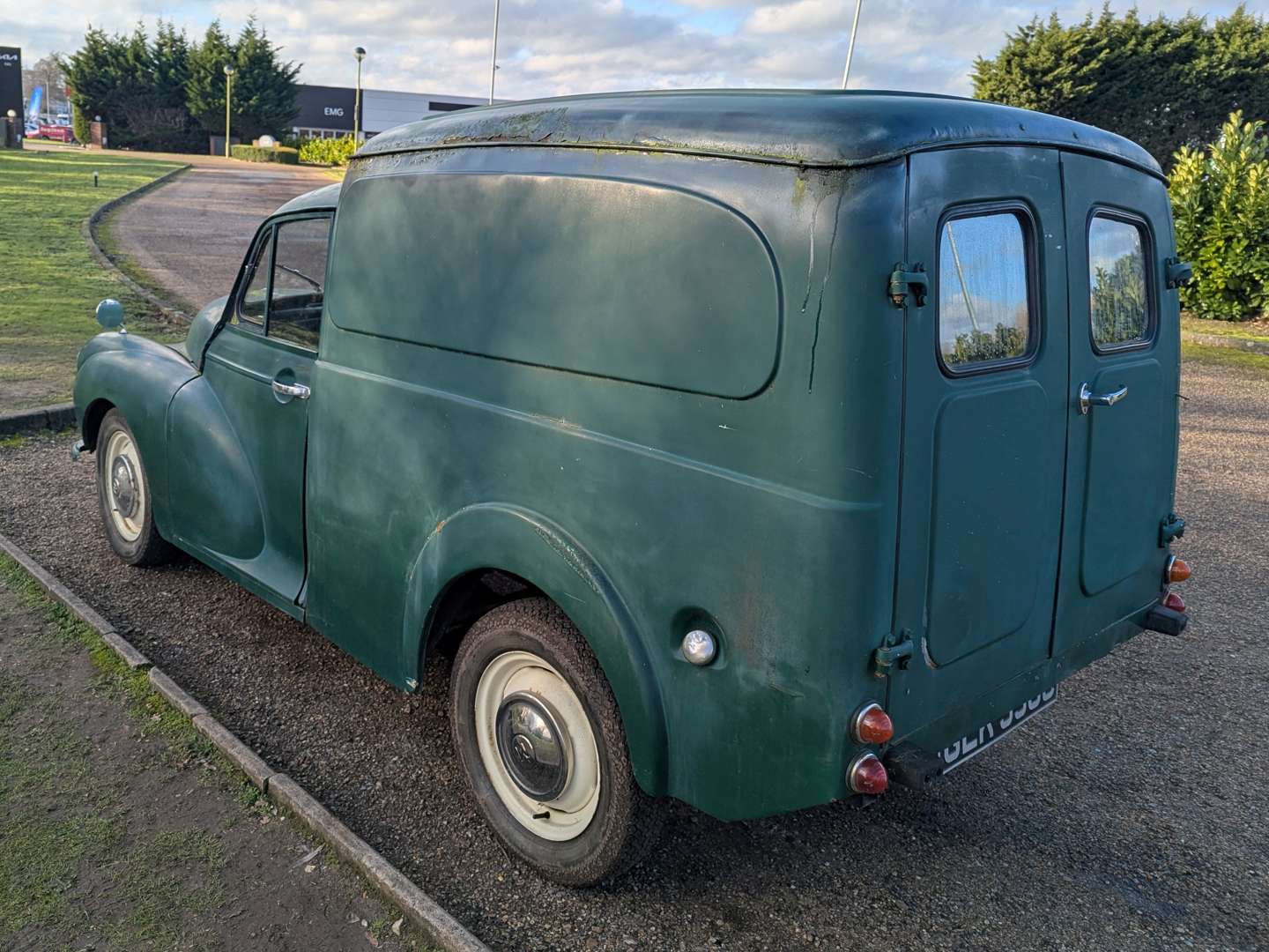 <p>1965 MORRIS MINOR VAN</p>