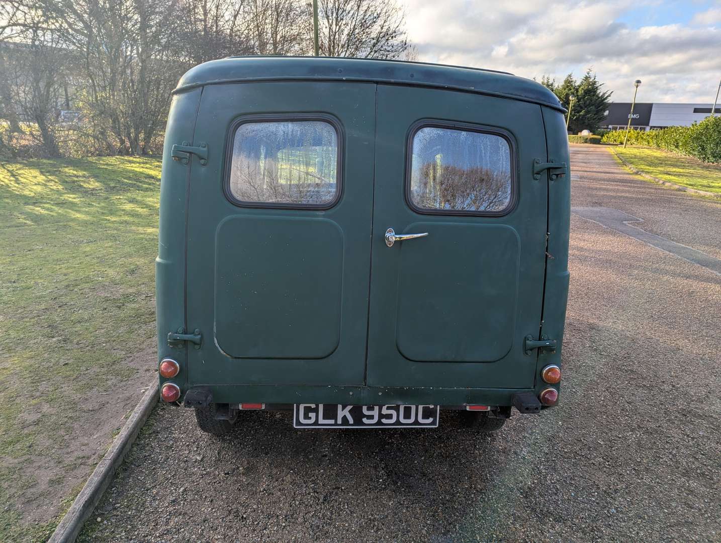 <p>1965 MORRIS MINOR VAN</p>
