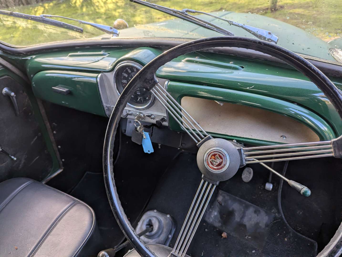 <p>1965 MORRIS MINOR VAN</p>