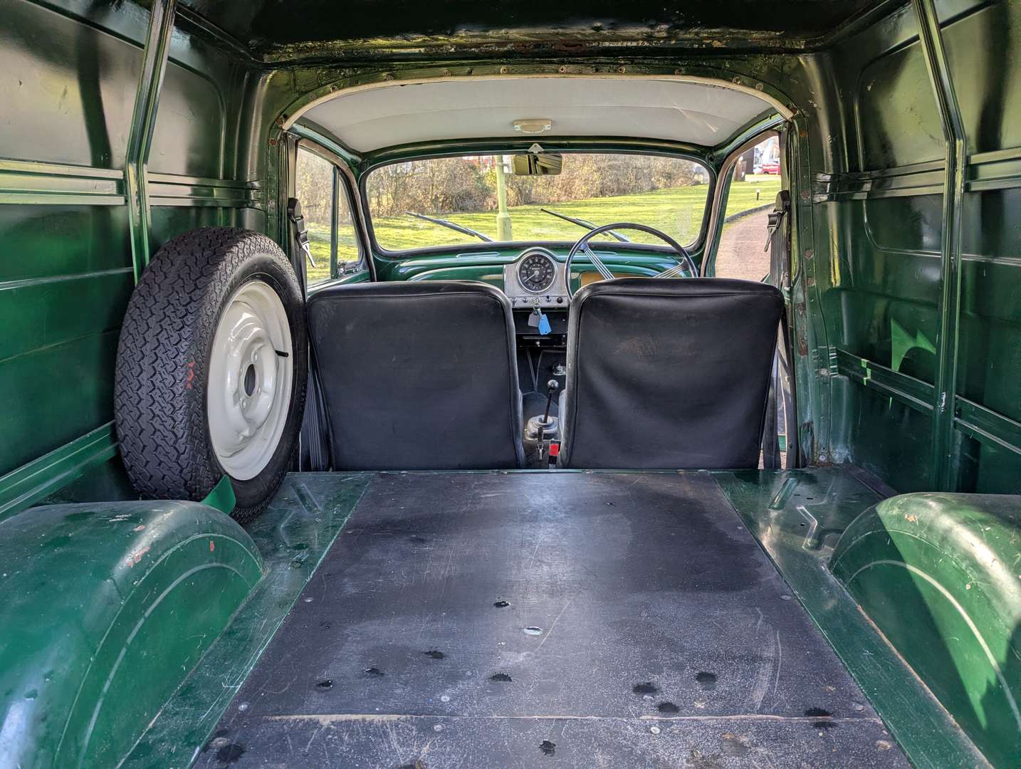 <p>1965 MORRIS MINOR VAN</p>