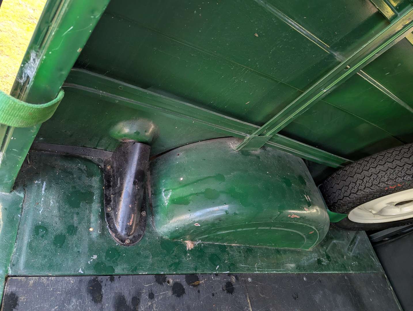 <p>1965 MORRIS MINOR VAN</p>